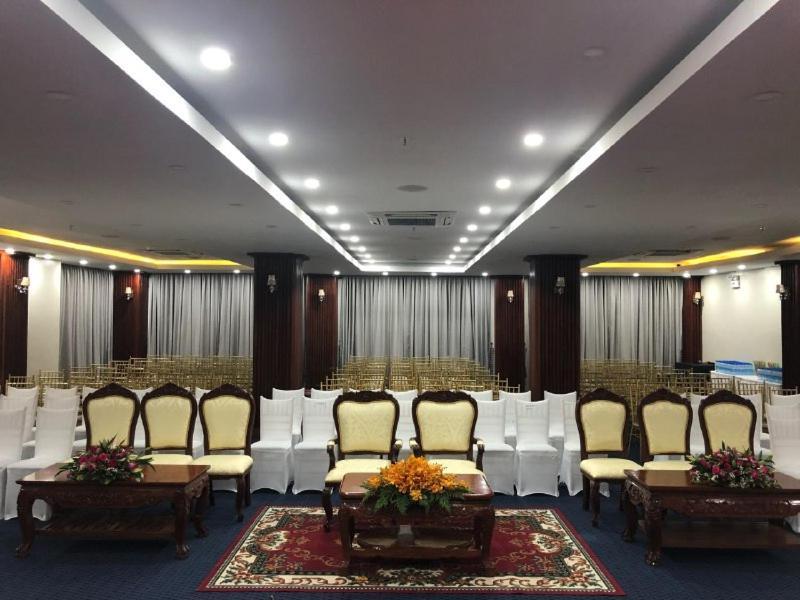 Kampong Thom Royal Hotel Exterior foto